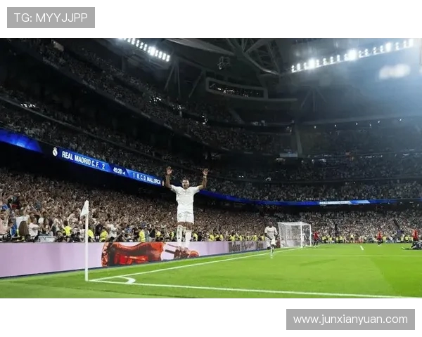 克罗斯重返伯纳乌闪耀全场 皇马传奇与多特名宿三比三握手言和